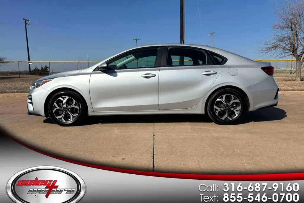 2021 Kia Forte LXS photo 1