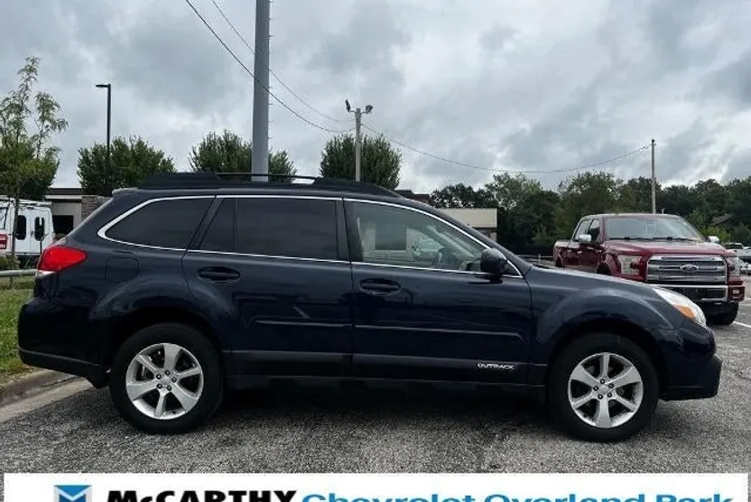 2013 Subaru Outback 2.5i Premium photo 1