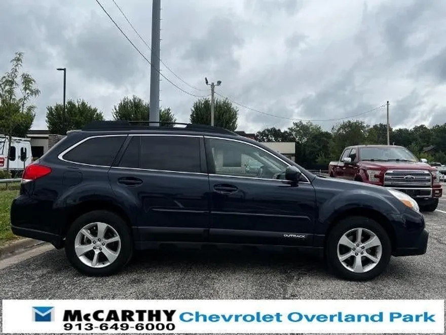 2013 Subaru Outback 2.5i Premium photo 1