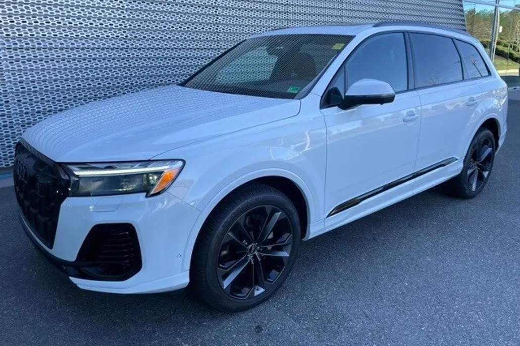 2025 Audi Q7 55 Premium Plus photo 1