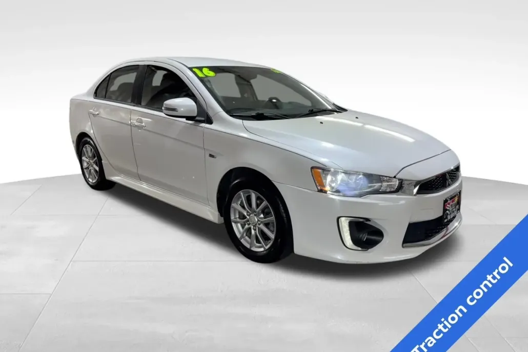2016 Mitsubishi Lancer ES photo 1