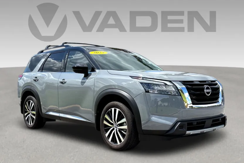 2025 Nissan Pathfinder Platinum photo 1
