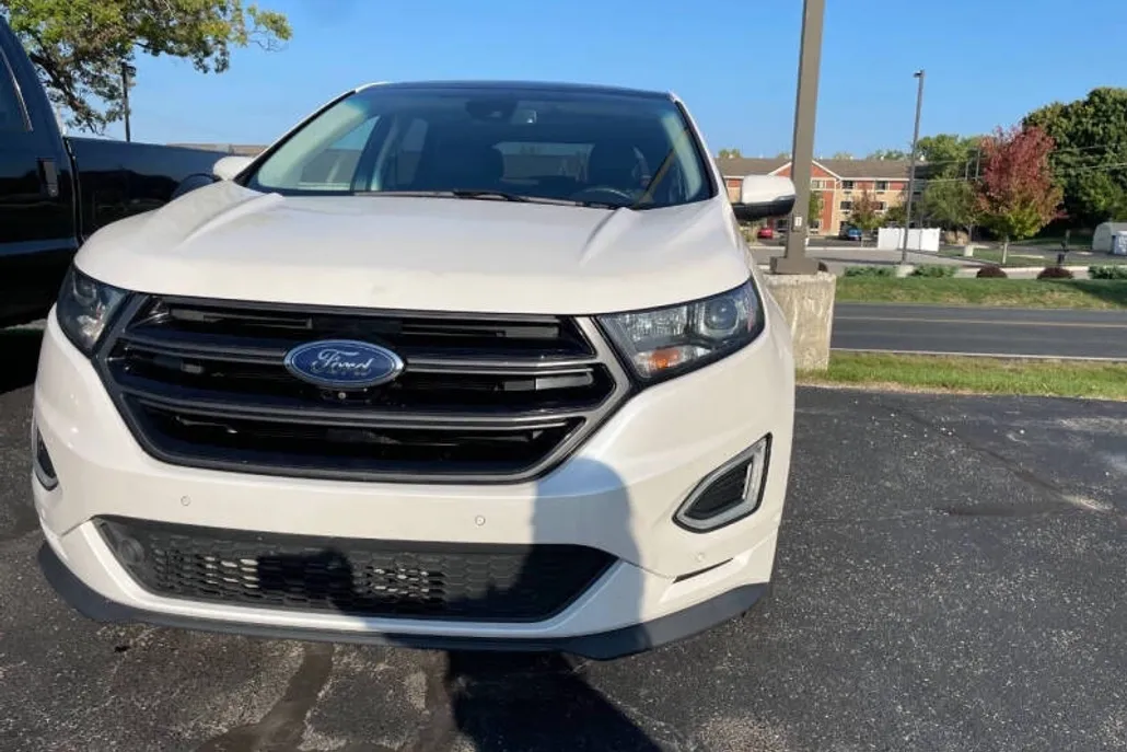 2017 Ford Edge Sport photo 1