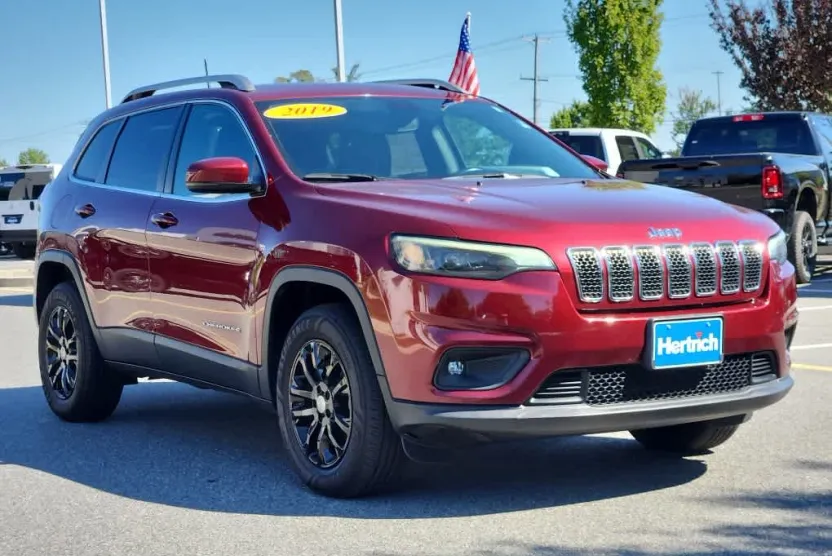 2019 Jeep Cherokee Latitude photo 1