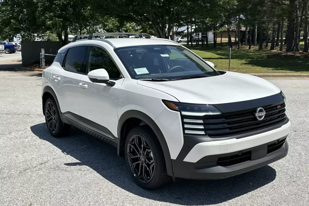 2025 Nissan Kicks SR photo 1