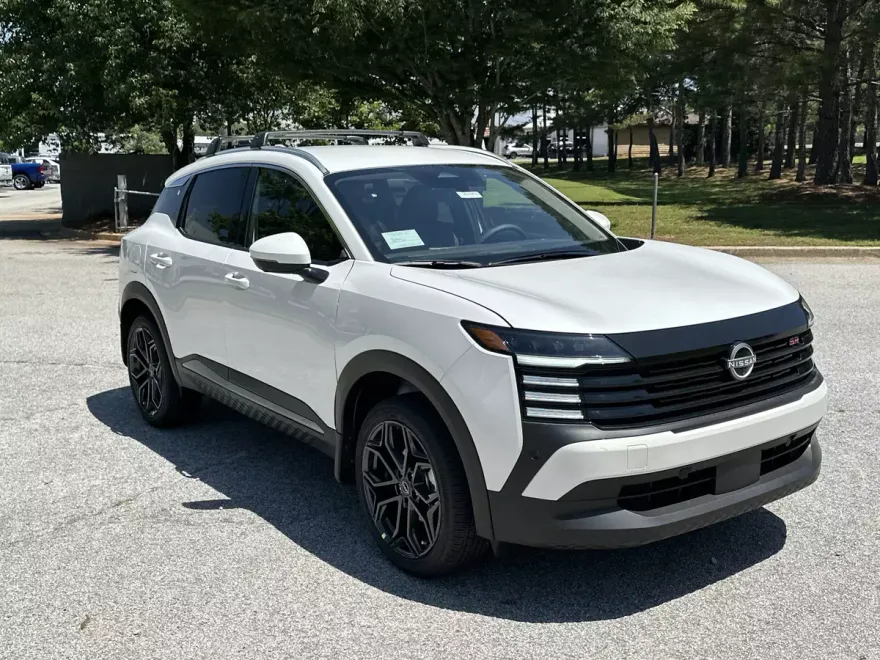 2025 Nissan Kicks SR photo 1