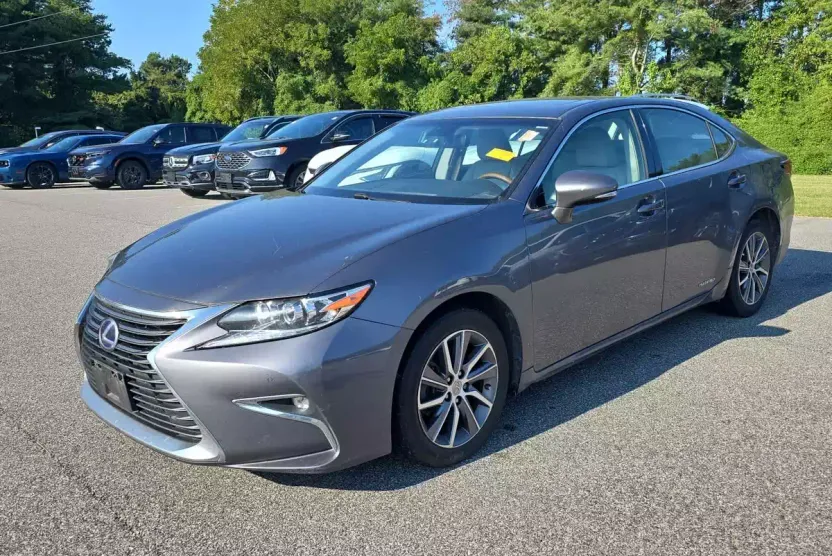 2016 Lexus ES 300h photo 1