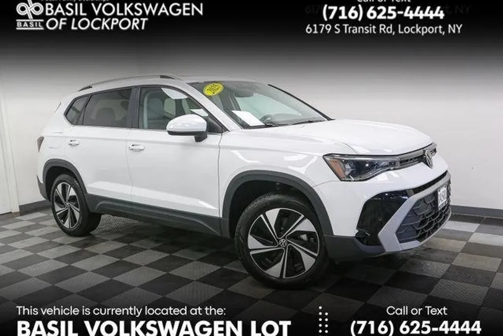 2025 Volkswagen Taos SE photo 1