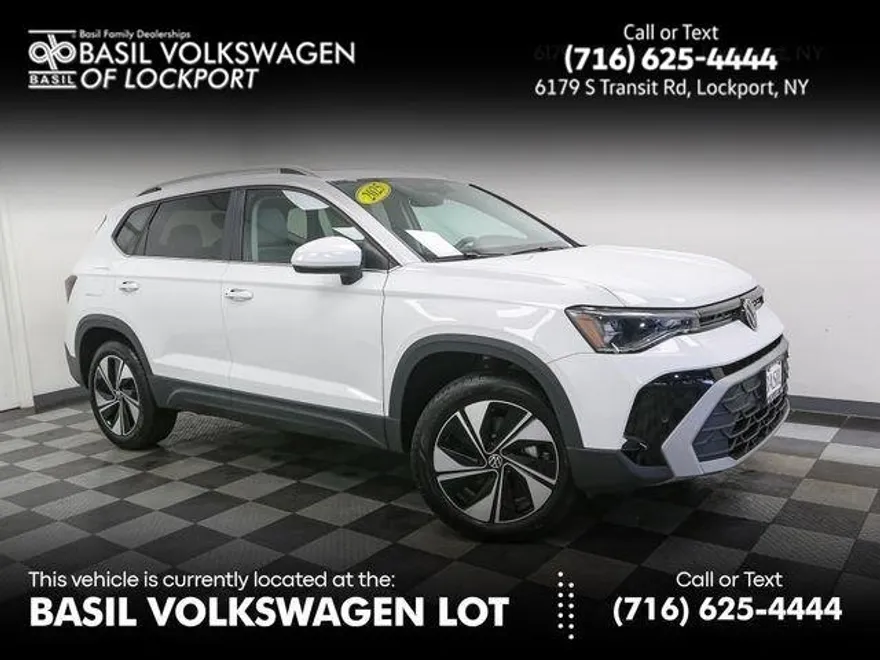 2025 Volkswagen Taos SE photo 1