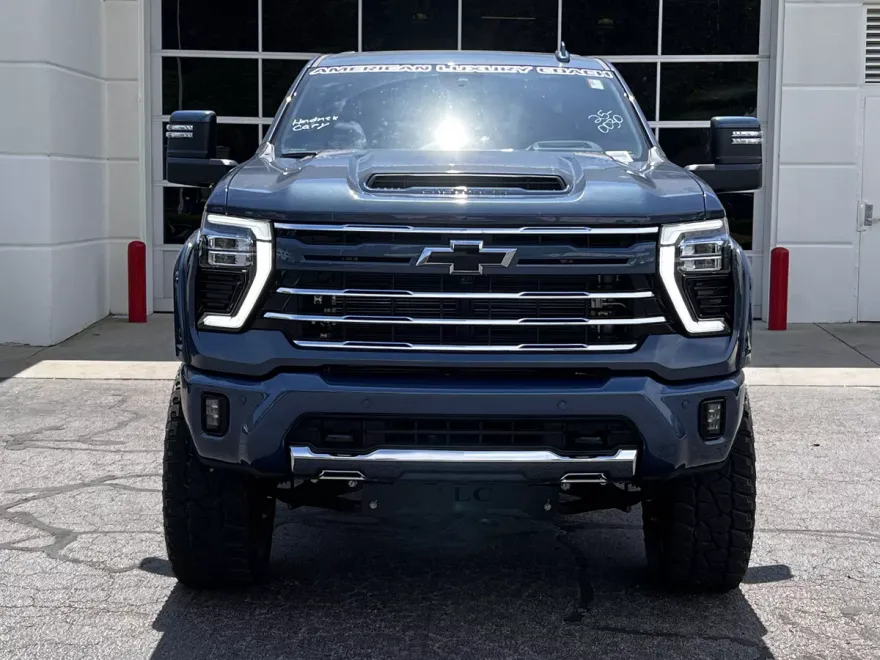 2025 Chevrolet Silverado 2500HD LTZ photo 1