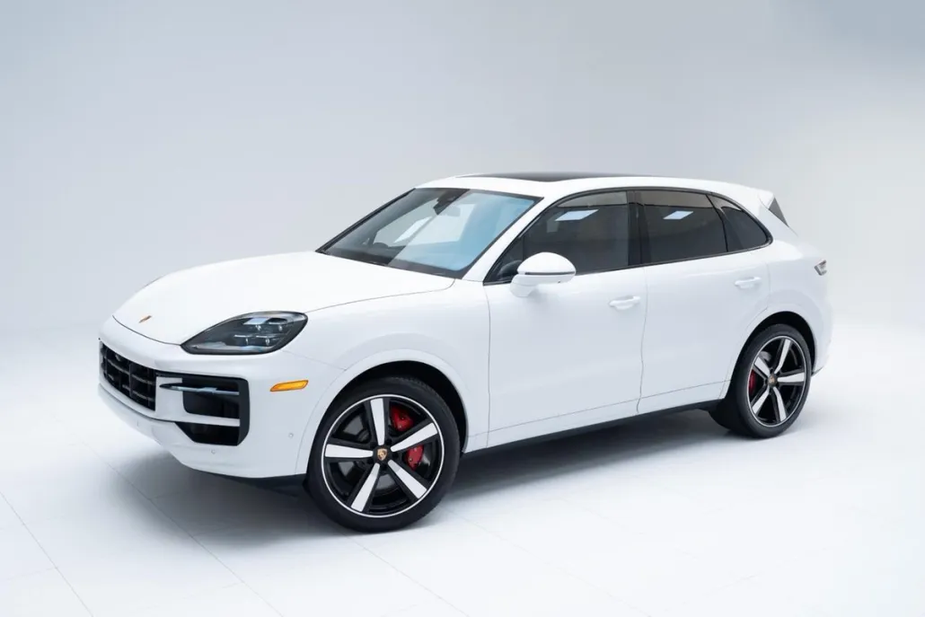 2025 Porsche Cayenne S photo 1