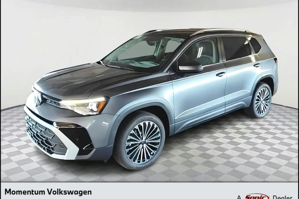 2025 Volkswagen Taos SE photo 1