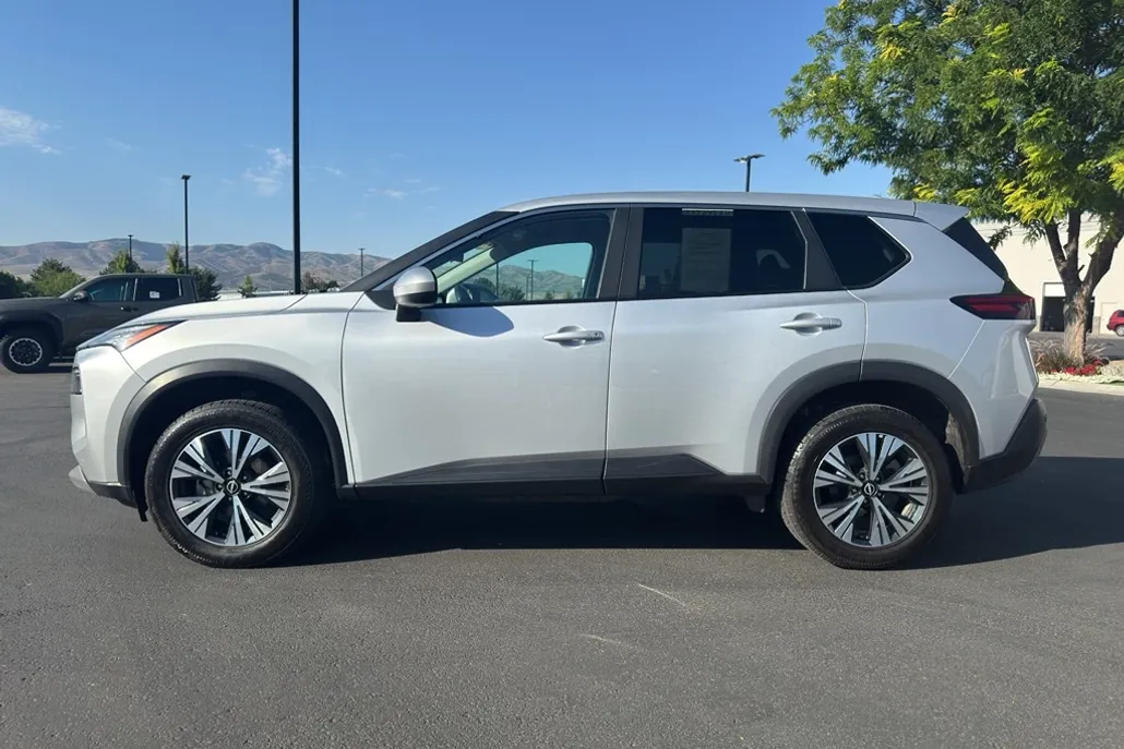 2023 Nissan Rogue SV photo 1