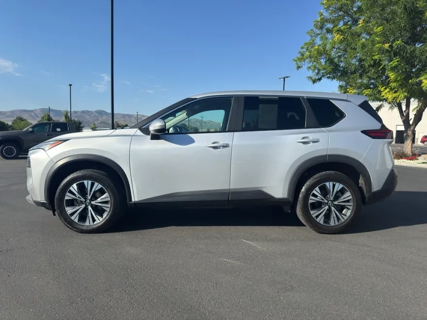 2023 Nissan Rogue SV photo 1