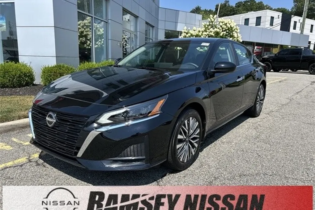 2024 Nissan Altima 2.5 SV photo 1