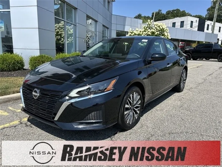 2024 Nissan Altima 2.5 SV photo 1