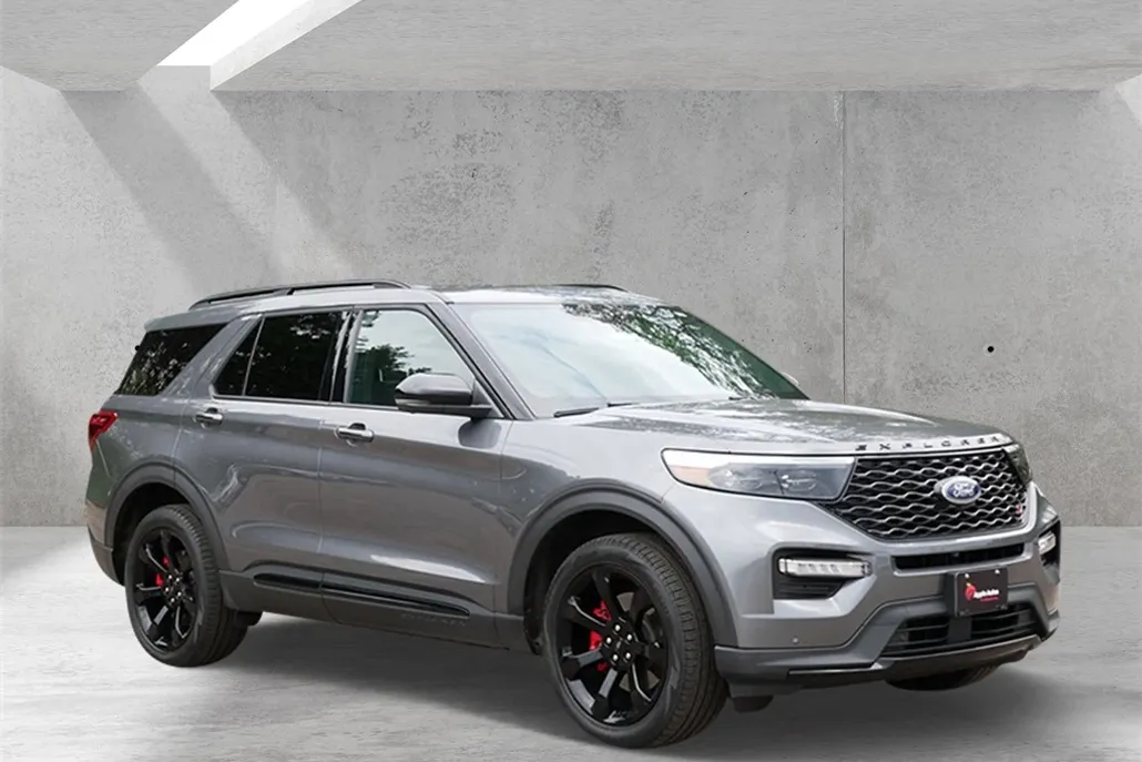 2023 Ford Explorer ST photo 1