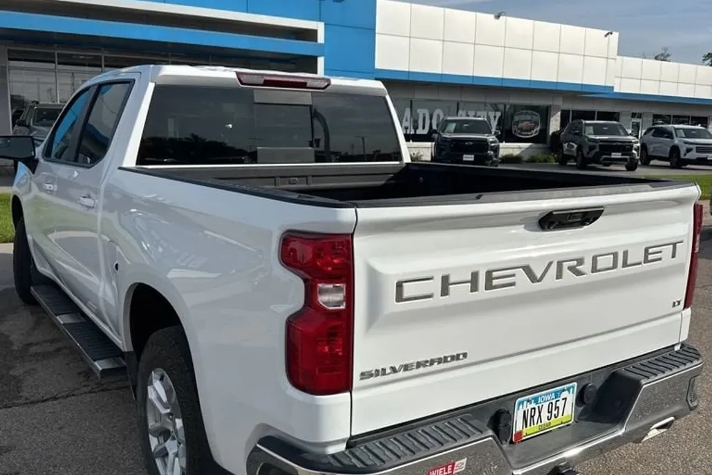2024 Chevrolet Silverado 1500 LT photo 1