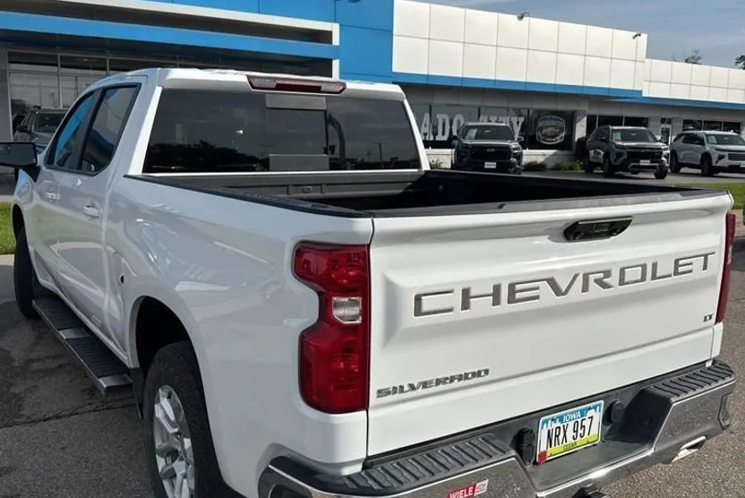 2024 Chevrolet Silverado 1500 LT photo 1