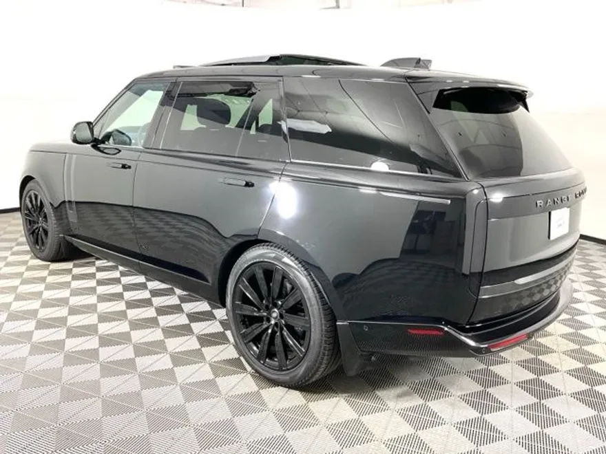 2025 Land Rover Range Rover SE photo 1