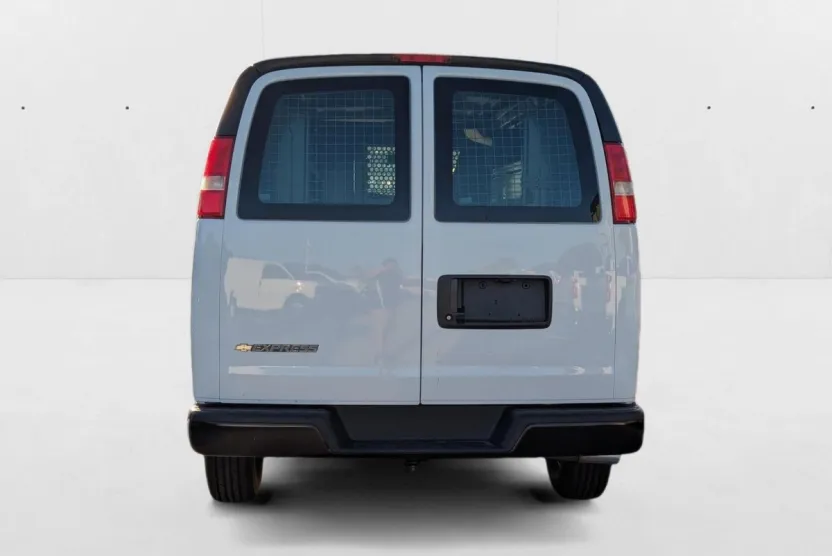 2025 Chevrolet Express Cargo 2500 Base photo 1