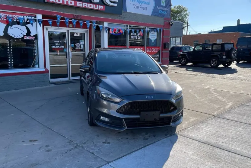 2016 Ford Focus ST photo 1