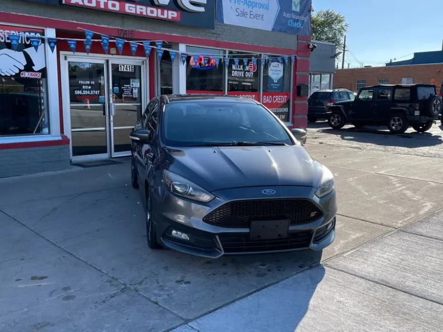 2016 Ford Focus ST photo 1