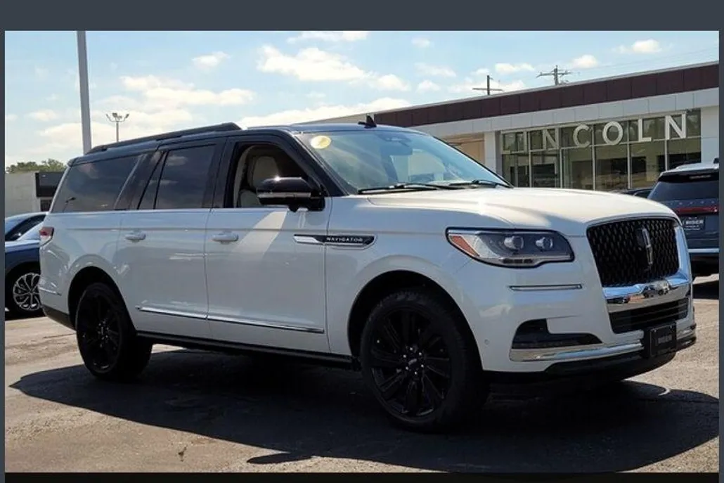 2024 Lincoln Navigator Black Label photo 1