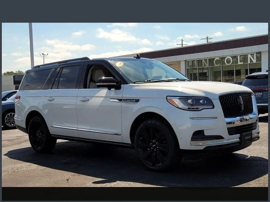 2024 Lincoln Navigator Black Label photo 1
