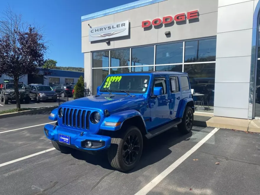2023 Jeep Wrangler Altitude photo 1
