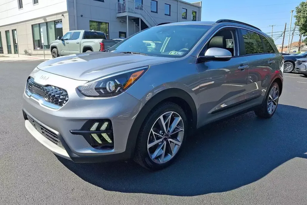 2022 Kia Niro Touring Special Edition photo 1