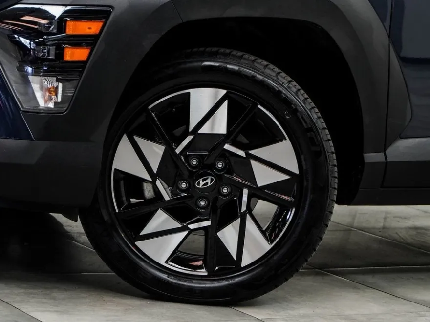 2025 Hyundai Kona SEL photo 1