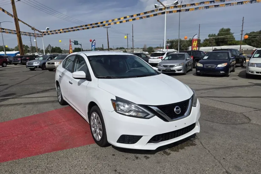 2017 Nissan Sentra S photo 1