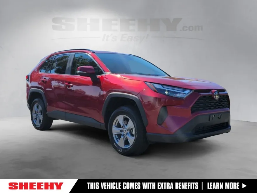 2024 Toyota RAV4 XLE photo 1