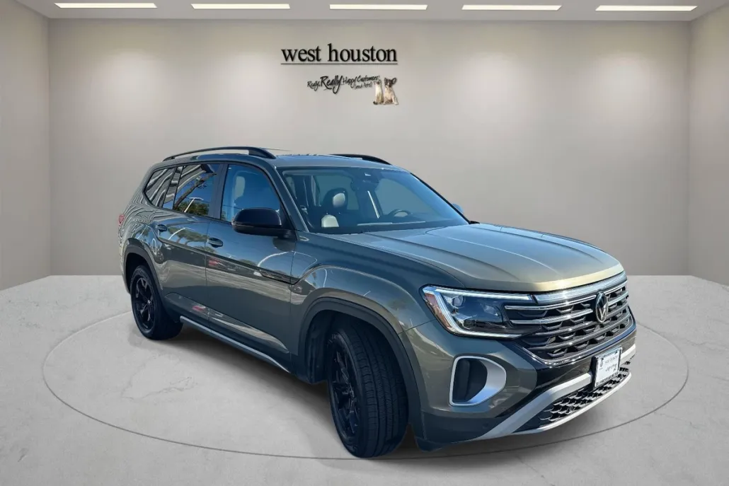 2024 Volkswagen Atlas Peak Edition SE Technology photo 1