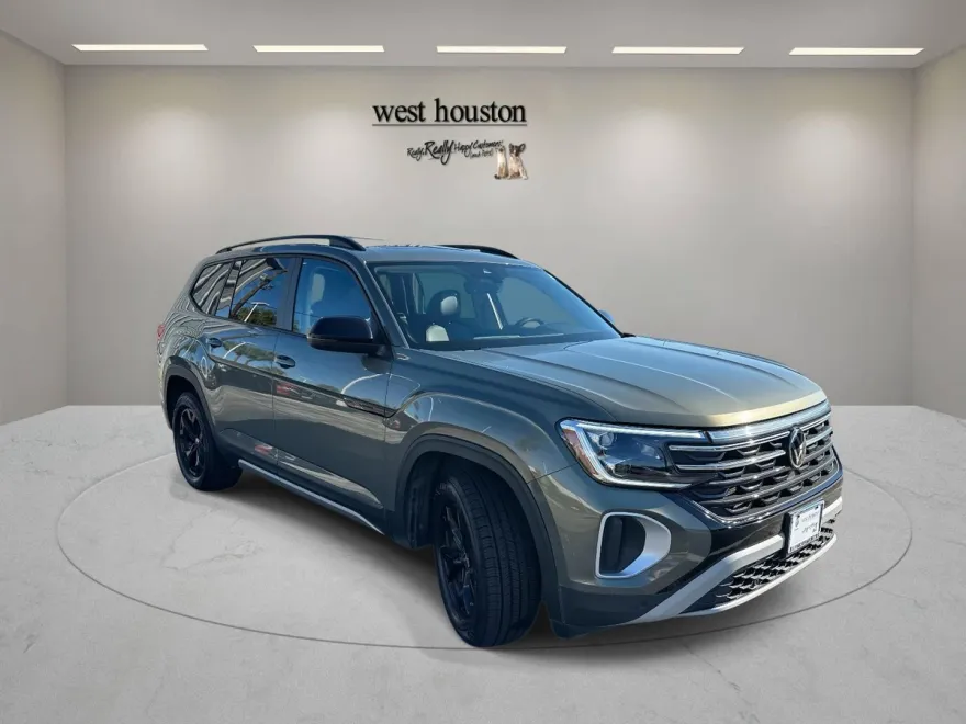 2024 Volkswagen Atlas Peak Edition SE Technology photo 1