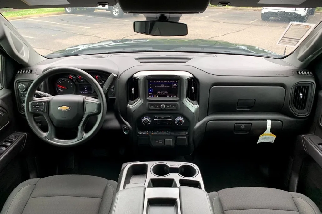 2024 Chevrolet Silverado 1500 Custom photo 1