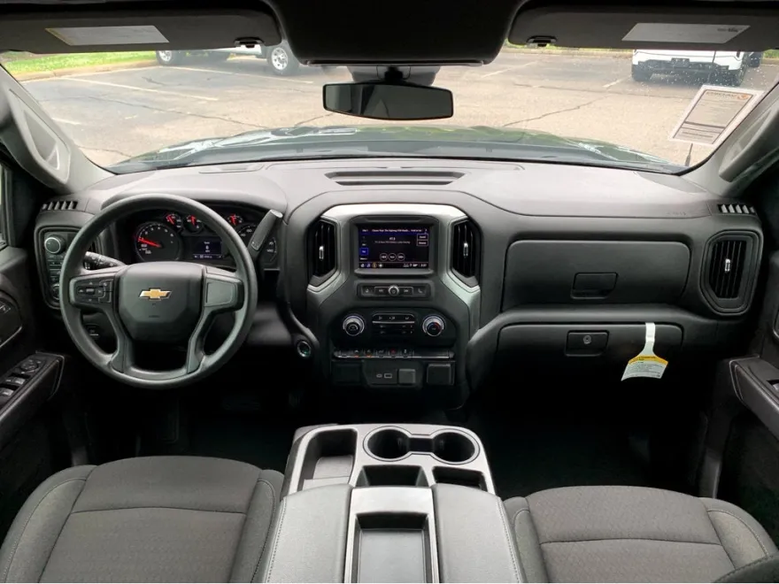 2024 Chevrolet Silverado 1500 Custom photo 1