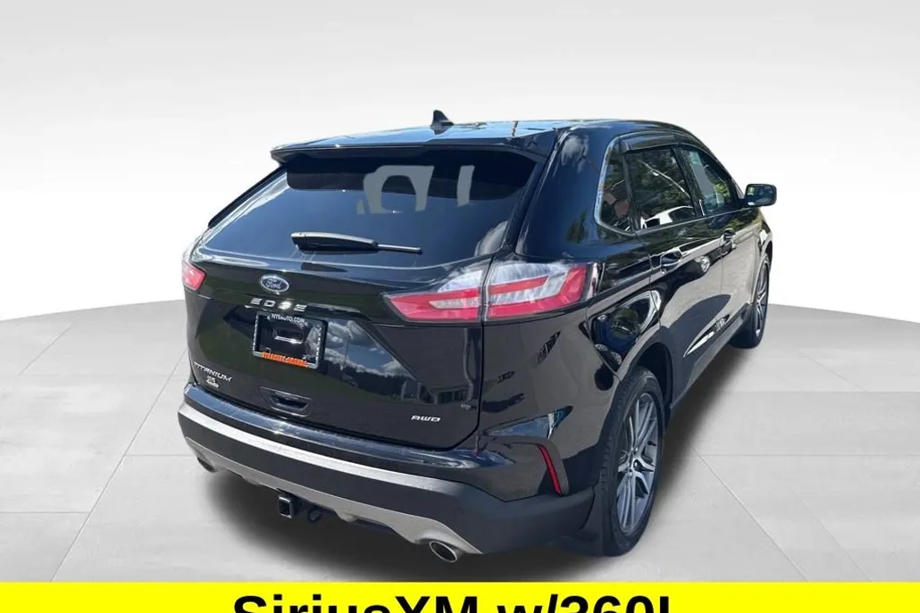 2022 Ford Edge Titanium photo 1