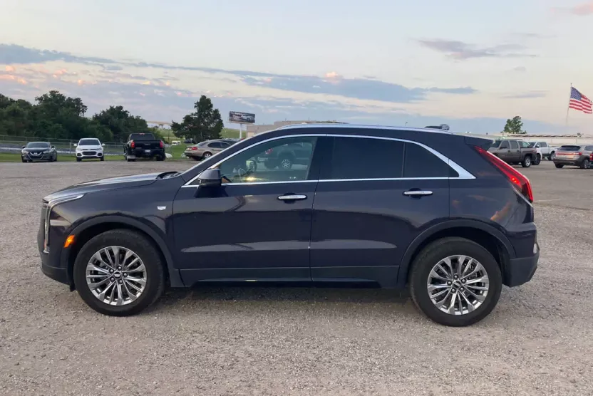 2024 Cadillac XT4 Premium Luxury photo 1