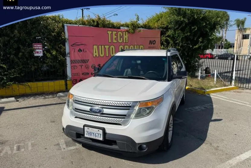2015 Ford Explorer XLT photo 1