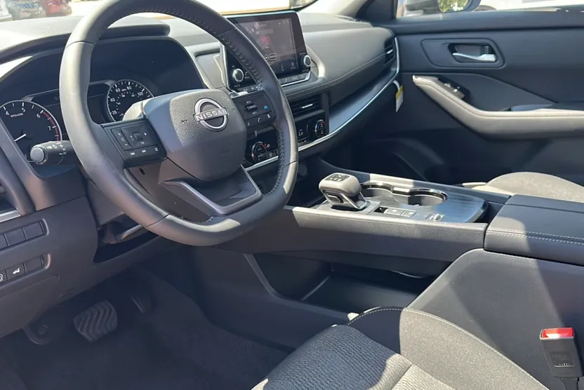 2026 Nissan Rogue SV photo 1