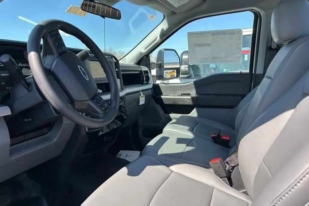 2024 Ford F-550 XL photo 1