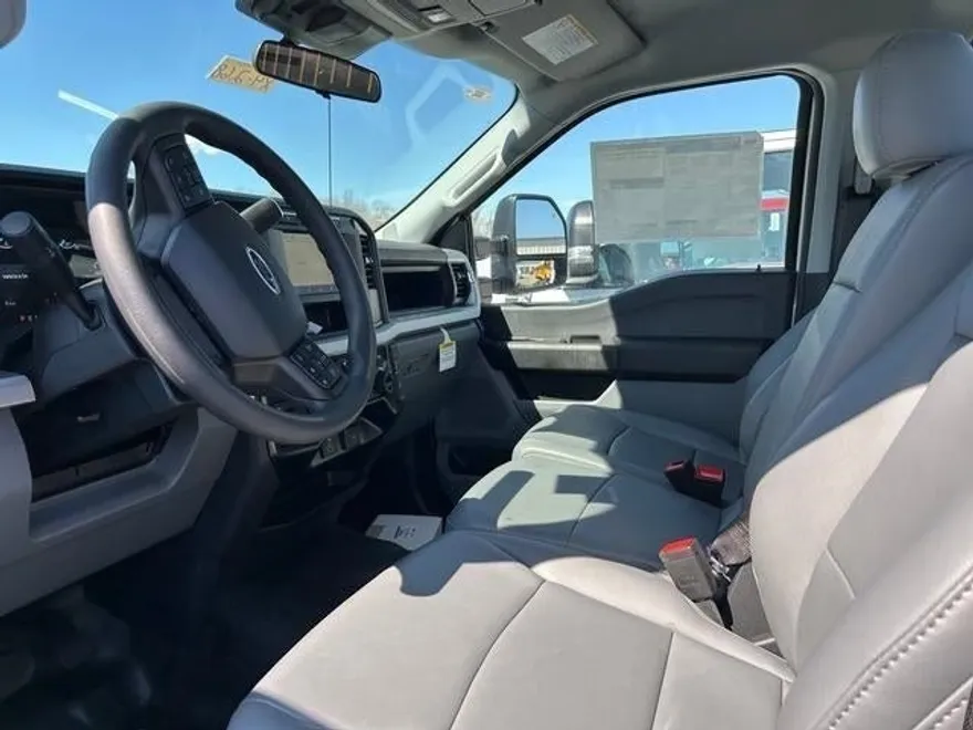 2024 Ford F-550 XL photo 1