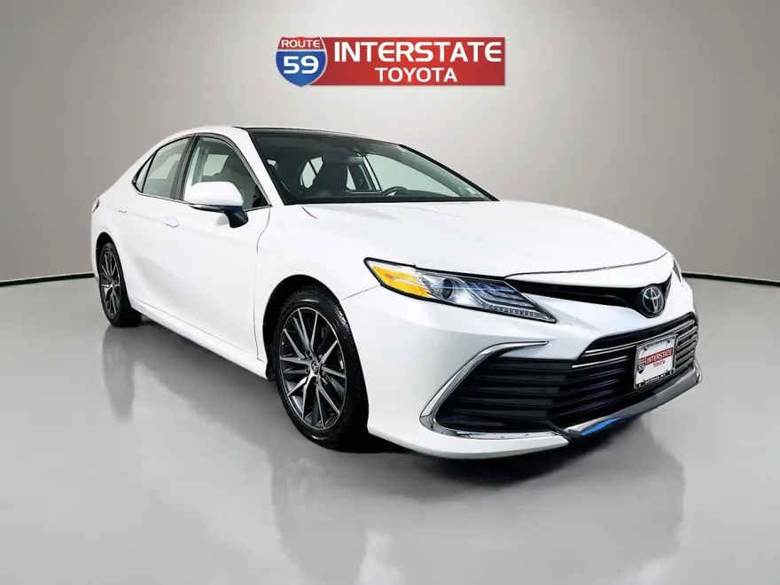 2023 Toyota Camry XLE photo 1
