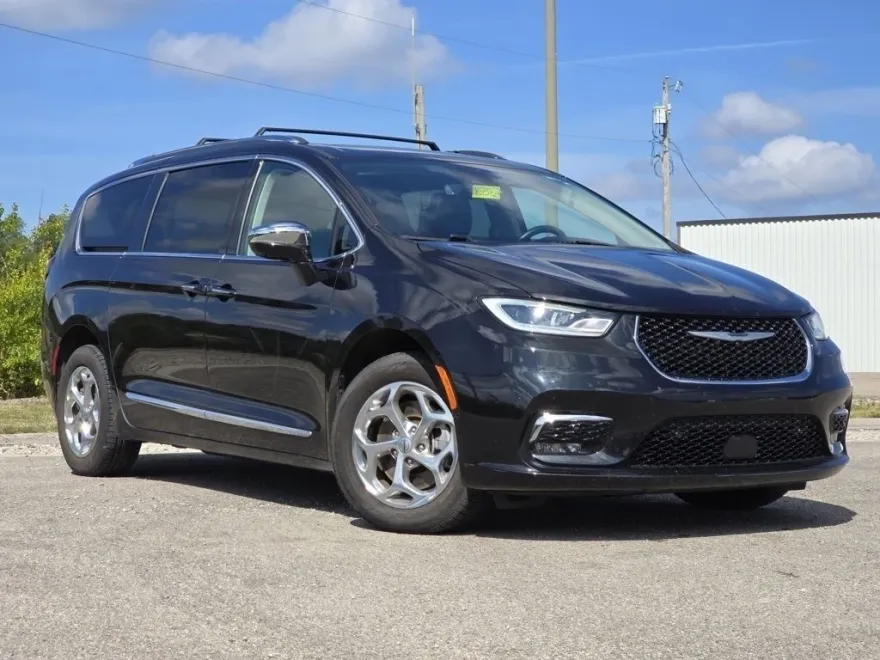 2021 Chrysler Pacifica Limited photo 2