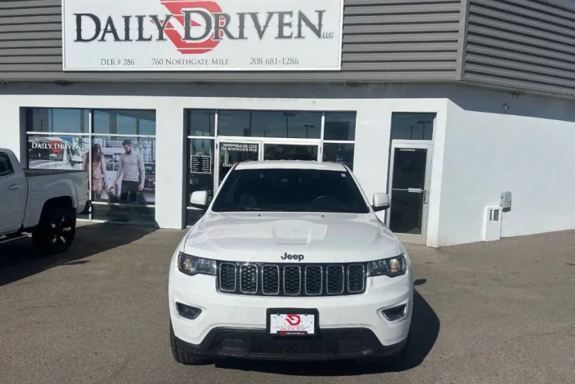 2018 Jeep Grand Cherokee Laredo photo 1