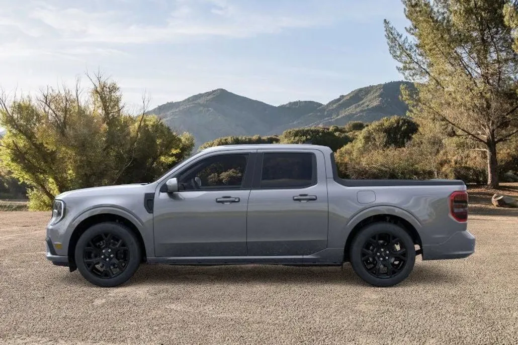 2025 Ford Maverick photo 1