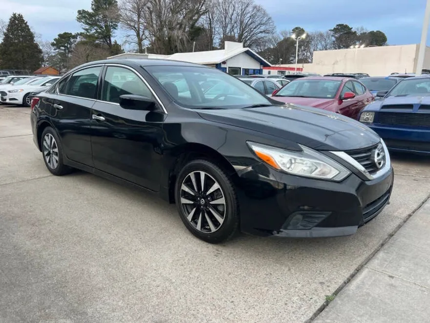 2018 Nissan Altima 2.5 SV photo 1