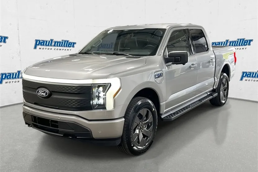 2025 Ford F-150 Lightning photo 1